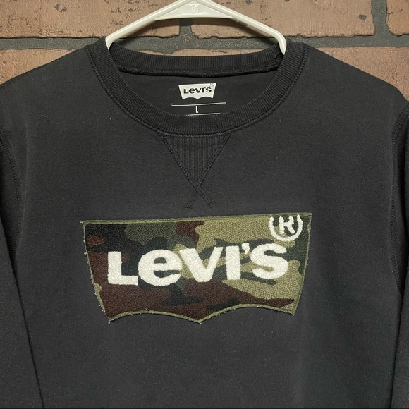 Levi’s Crewneck Sweatshirt - Picture 2 of 4